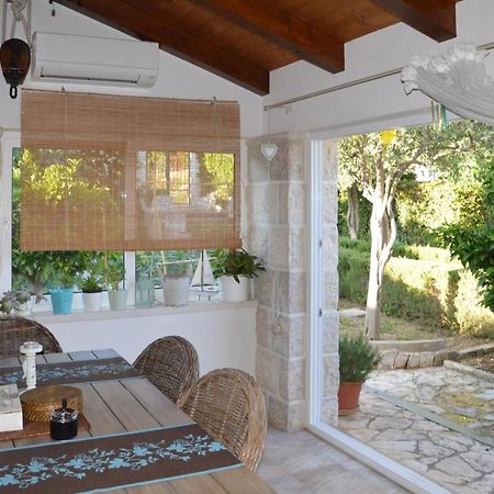 Issa Holiday Home - 3 Min Walk To Beach Kaštela Eksteriør bilde