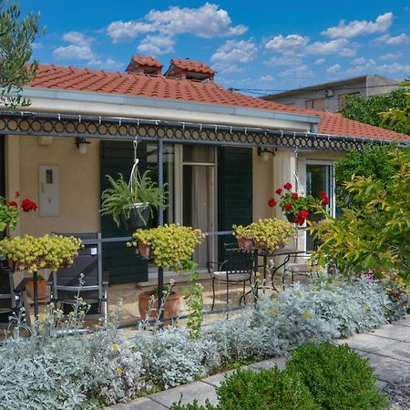 Issa Holiday Home - 3 Min Walk To Beach Kaštela Eksteriør bilde