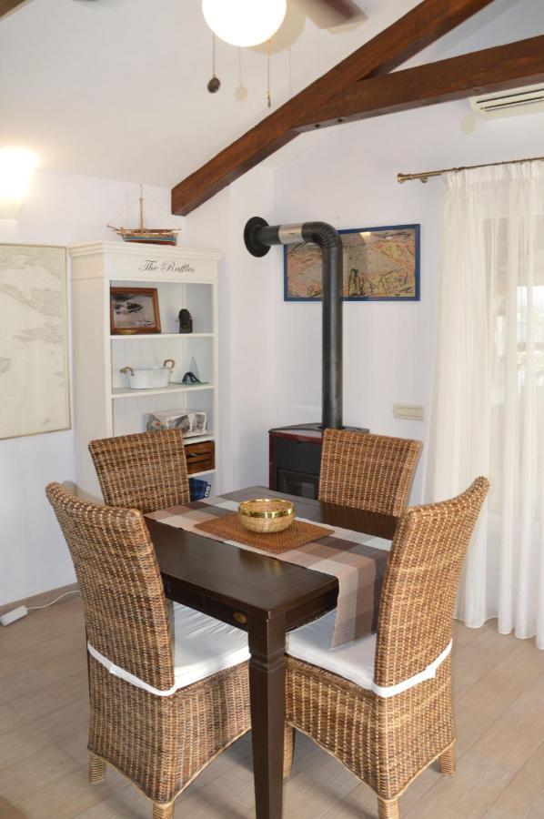 Issa Holiday Home - 3 Min Walk To Beach Kaštela Eksteriør bilde