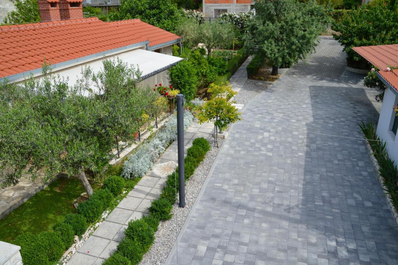 Issa Holiday Home - 3 Min Walk To Beach Kaštela Eksteriør bilde